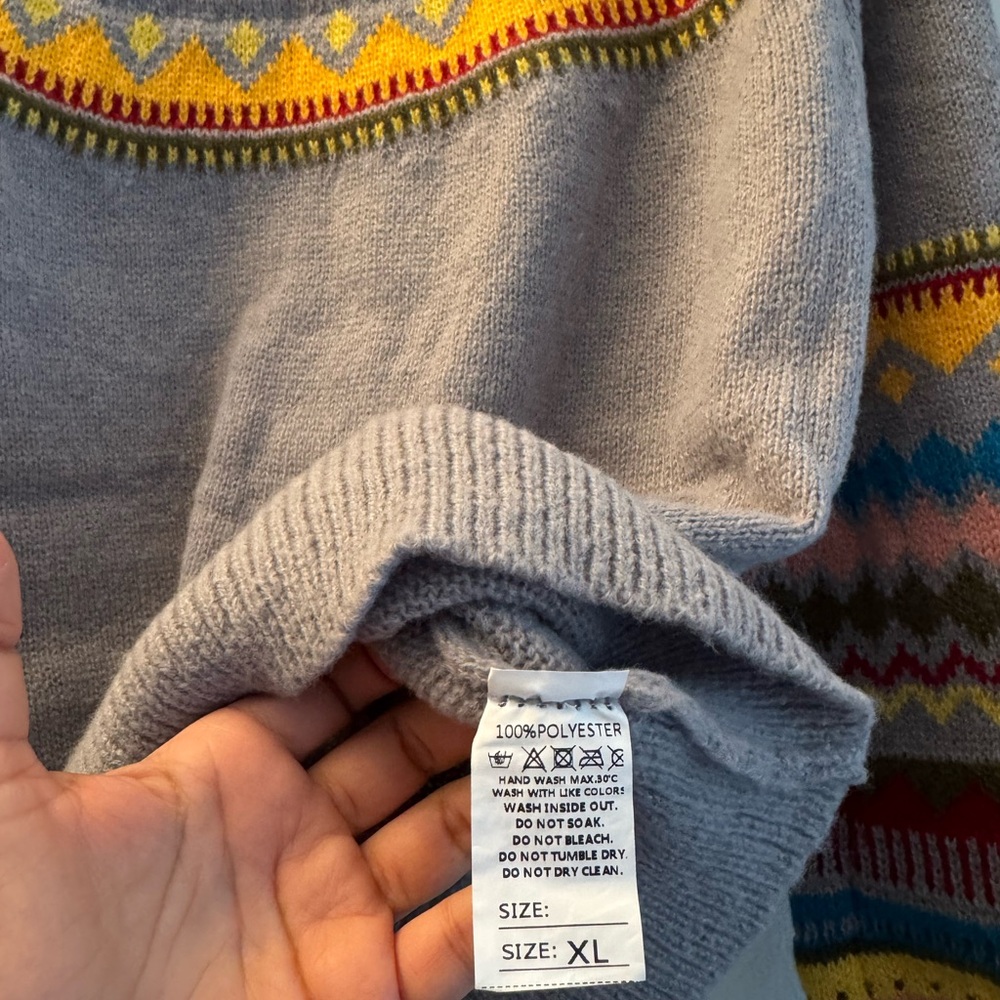 Colorful Patterned Sweater Size XL - Picture 5 of 9
